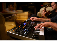 <b>Roland JUPITER-XM Sintetizador com Sons Vintage 4000 Sons + 90 Kits Bateria + Bluetooth</b> <b>Roland JUPITER-XM Sintetizador com Sons Vintage 4000 Sons + 90 Kits Bateria + Bluetooth</b>